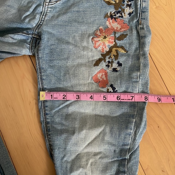 ONLY Floral Embroidered Ripped Skinny Jeans - Picture 8 of 8